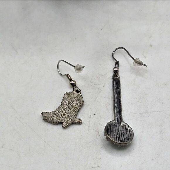 "5/$25" Mismatched Western Cowboy Boot Pewter Finish Turquoise Dangle Earrings - Picture 5 of 6